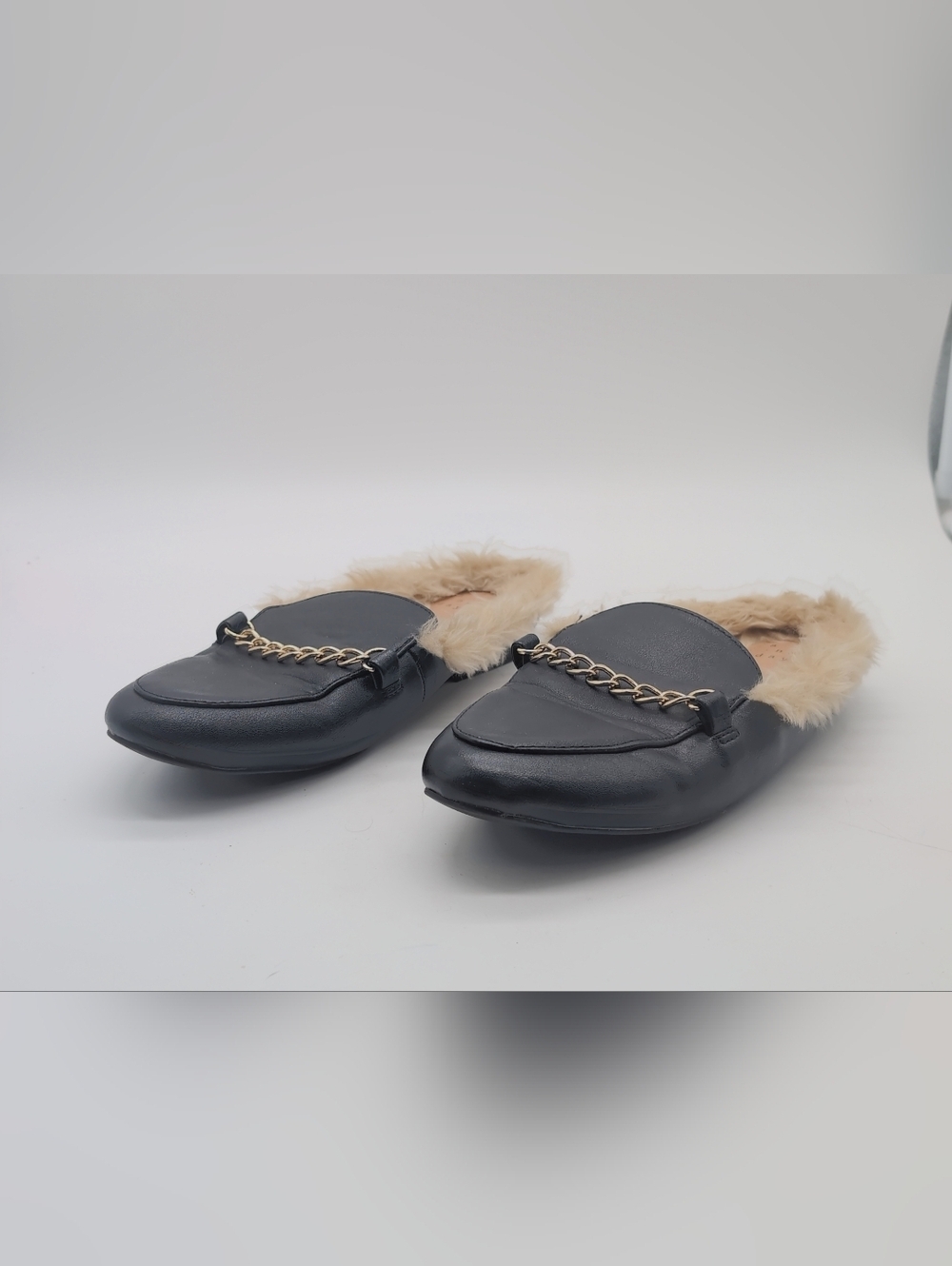 A New Day Sz 7 Faux-Fur Lined Black Leatherette Chain-Trim Mules
